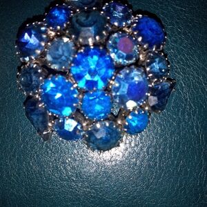 Vintage royal blue rhinestone brooch.
